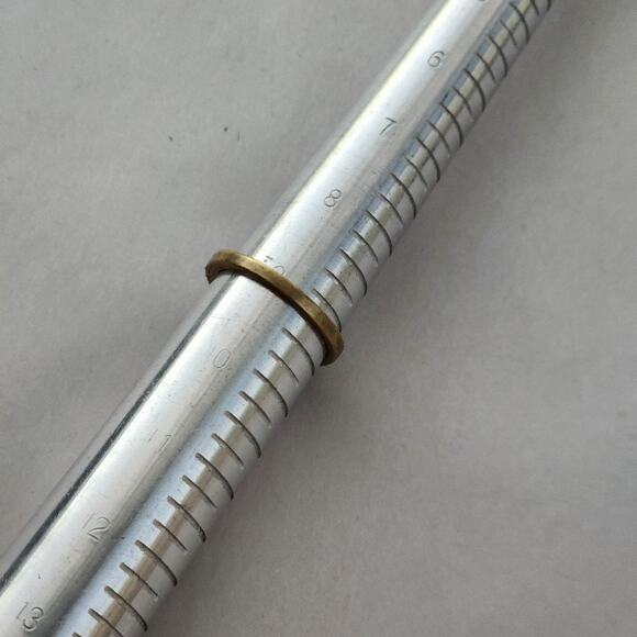 HEIDI DAUS Crystal Pavé Ring Band Bronze Size 9 Green Thin Swarovski Stacking - Picture 4 of 5